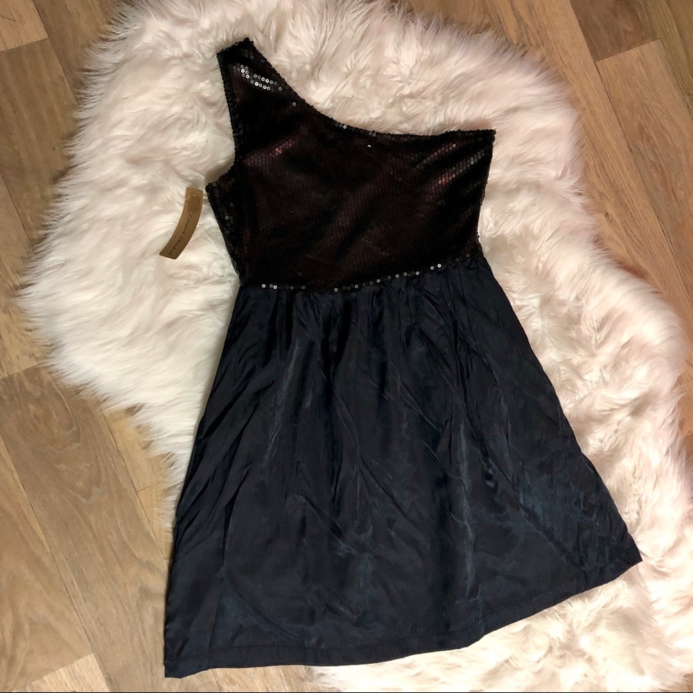 🆕 Little black dress!!! 👠👗💄 - Picture 3 of 7